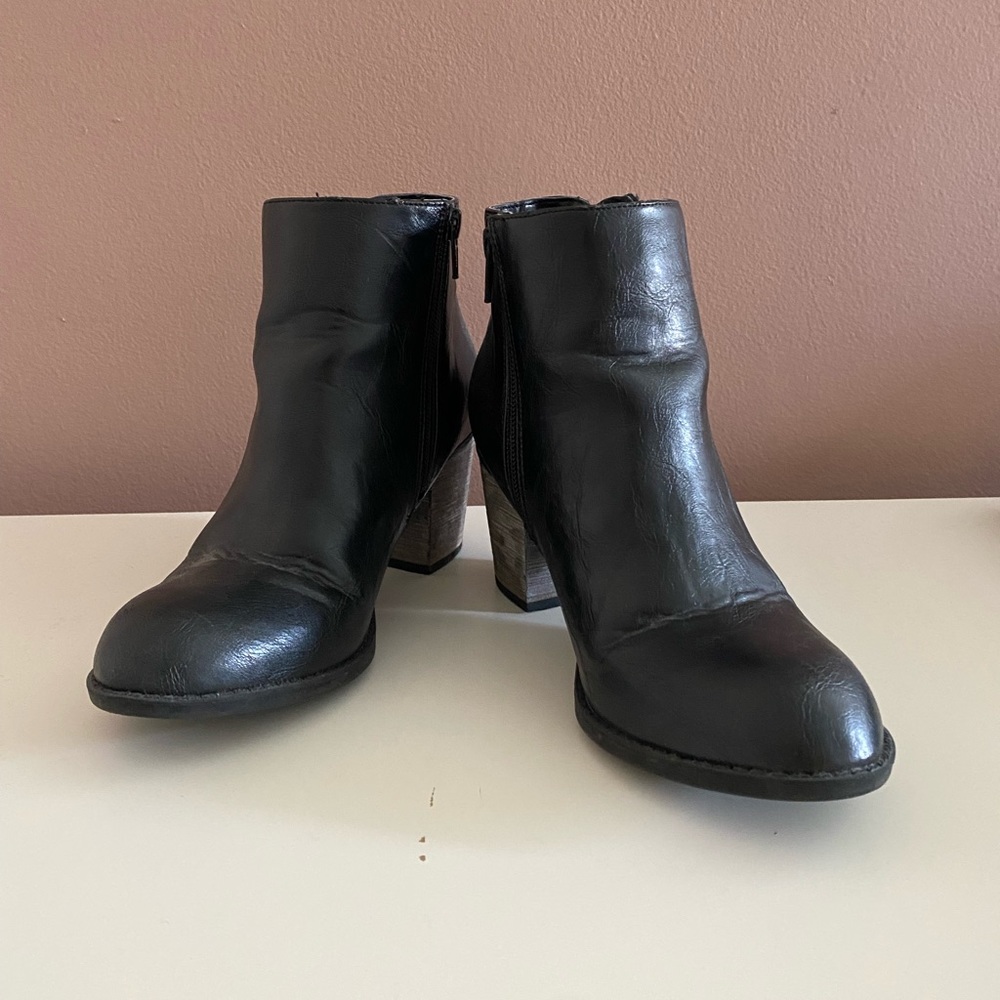 DIBA really good condition black ankle boots sz 7